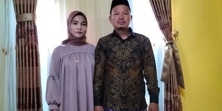 Kamzah Calon Kuwu Kalisari Perbaiki Jalan Dengan Biaya Sendiri