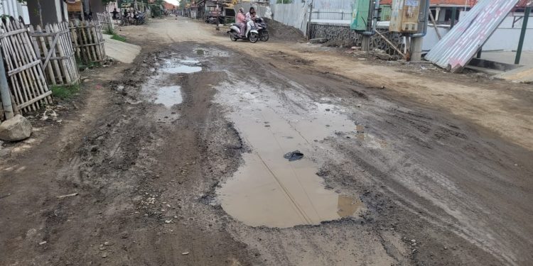 Nurholish Anggota DPR Kabupaten Cirebon dari Partai PKS Tagih Janji Bupati Cirebon Terkait Jalan Rusak