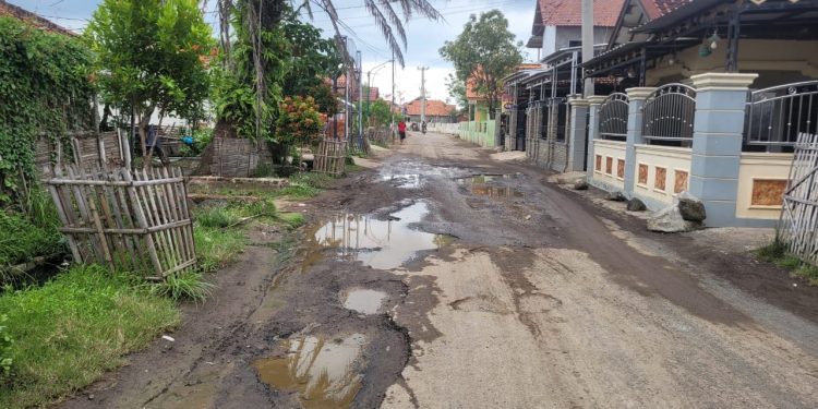 Bupati Cirebon Diminta Jangan Tutup Mata Banyaknya Jalan Yang Rusak Parah