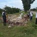 Perangkat Desa Wirapanjunan Bergotong Royong Bersihkan Sampah