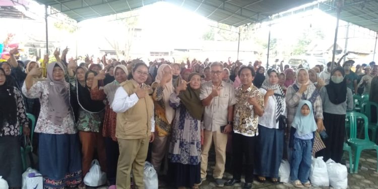 Anggota Komisi IX DPRI H. Wardaya Bersama Direktorat Obat Badan POM Adakan KIE di Desa Budur