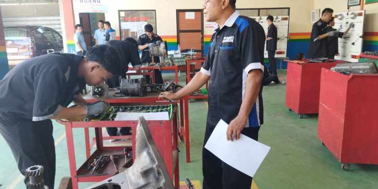 Ratusan Pelajar SMK Dwi Bhakti Ciledug Fokus Ikuti Uji Kompetensi Keahlian