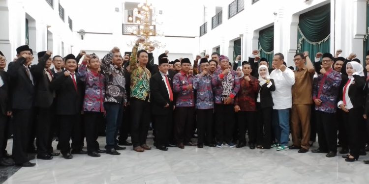 Sutara, SE dilantik di Gedung Sate Bandung