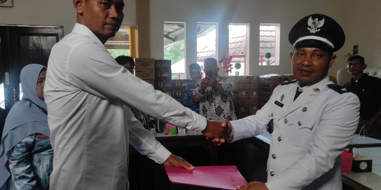 Kuwu Desa Bangodua “Miskad” Lantik Perangkat Desa Baru Mengisi Kekosongan Jabatan