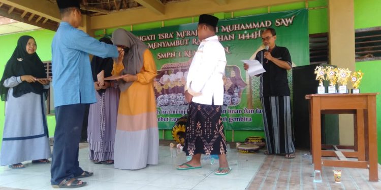 Para Guru dan Siswa- Siswi SMPN 1 Klangenan Gelar Acara Isra’ Mi’raj 1444 H