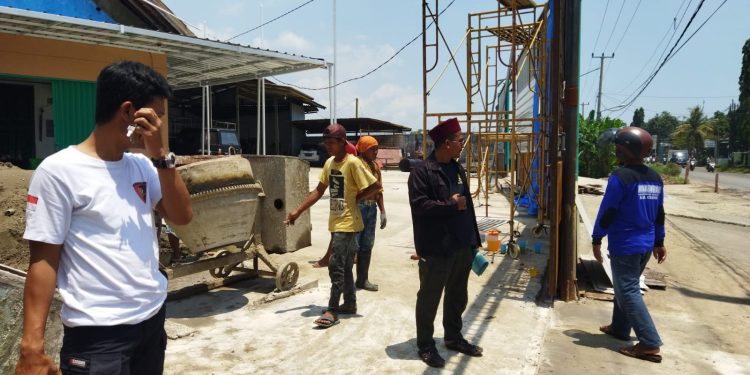 Penegakan Perda Lemah, Bangunan Liar Berdiri Bebas Di Jalan Raya Sigong