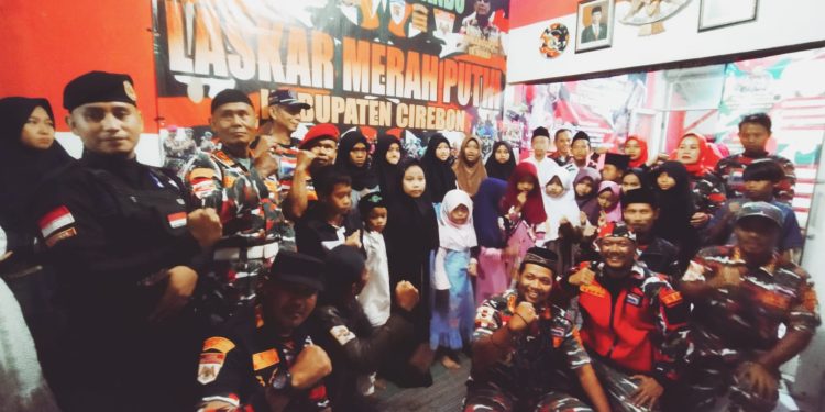 Laskar Merah Putih Kabupaten Cirebon Gelar Bukber Dan Santunan Anak Yatim