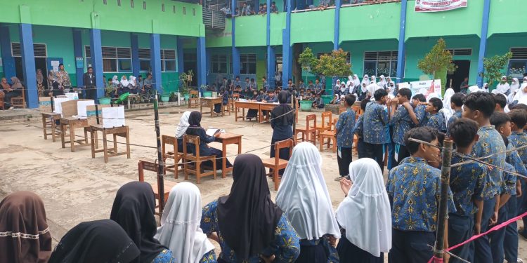 Pemilihan Ketua Osis Di SMPN 1 Losari Kondusif