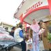 Pertamina RU VI Salurkan ZIS Pekerja kepada Kaum Dhuafa