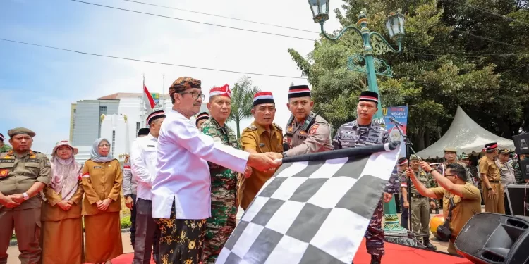 Refleksi Cinta NKRI, Kirab Merah Putih dan Silaturahmi Kebangsaan di Kota Cirebon Berlangsung Semarak