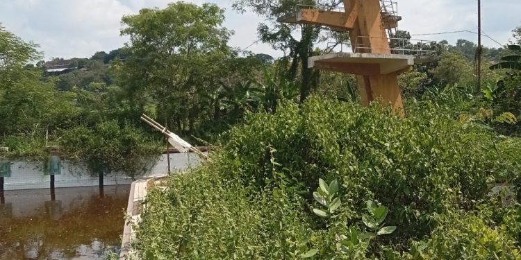 Sekitar 20 Tahun, Kolam Renang “Ciperna” Kebanggaan Warga Cirebon Terbengkalai