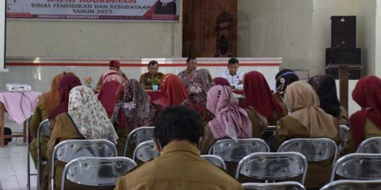 Dihadapan Kepala Sekolah, Dikbud dan Satgas Saber Pungli Indramayu Paparkan Sanksi dan Ancaman Pidana jika Lakukan Pungli