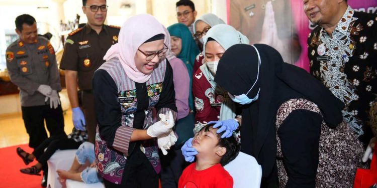 Bupati Indramayu Launching Sub PIN Polio, Targetkan 119.611 Anak