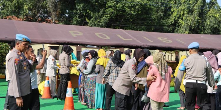 Tekan Inflasi, Polresta Cirebon Gelar Bazar Pangan Murah Ramadan