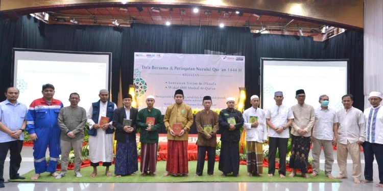 Manajemen RDMP Balongan Wakaf 1.000 Mushaf Al-Quran Kepada 10 Yayasan Ponpes di Indramayu
