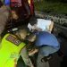 Aksi Heroik, Personel Polresta Cirebon Bantu Pemudik Yang Mengalami Pecah Ban di Tol Palikanci KM188