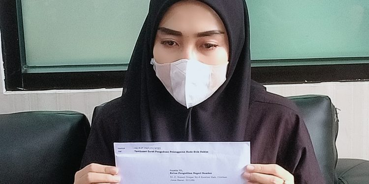 Minta Keadilan Untuk Anaknya, Ibu Korban Datangi PN Sumber Hingga Surati Dewas Mahkamah Agung RI