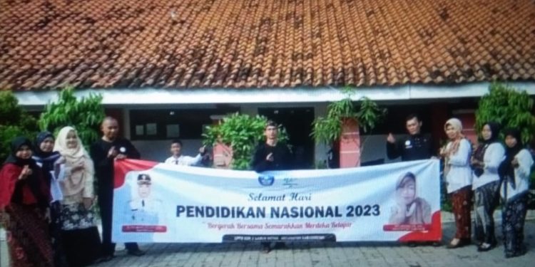 UPTD SDN 3 Gabuswetan Peringati Hari Pendidikan