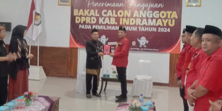 PDIP Ajukan Bacaleg Ke Kantor  KPU
