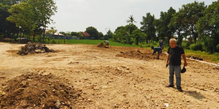Alokasikan Dana Desa Tahap 1, Pemdes Karangmangu Realisasikan Pengurugan Dan Pembangunan TPT Lahan Taman