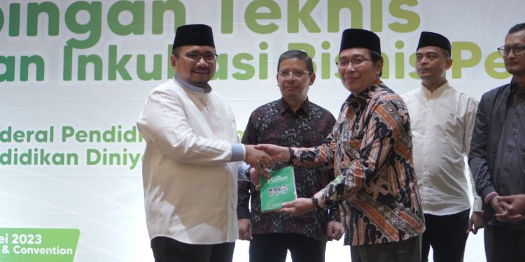 Gus Yaqut Janji Tingkatkan Perhatian ke Pesantren