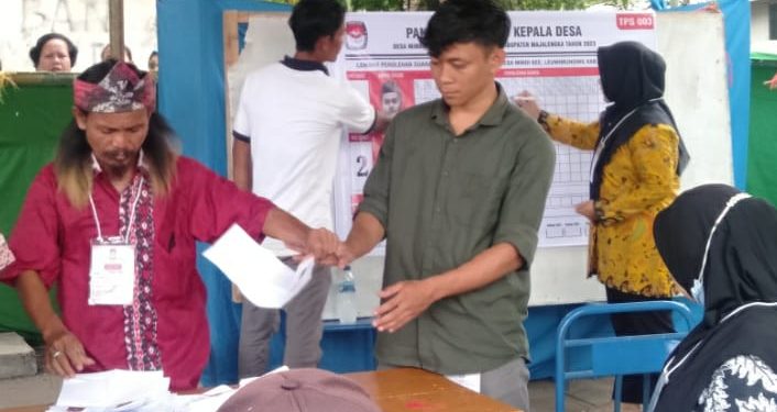 Panitia Pilkades Desa Mindi Berikan Puluhan hadiah serta Dooprize Untuk Pemilih