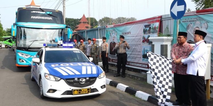 Bupati Indramayu Nina Agustina Lepas 374 Jamaah Calon Haji Kabupaten Indramayu