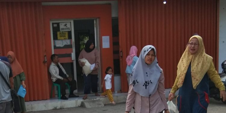 Kantor Pos Cabang Kandanghaur Salurkan Beras Bantuan