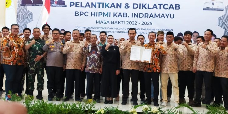 Bupati Nina Tantang BPC HIPMI Indramayu Promosikan Batik Paoman