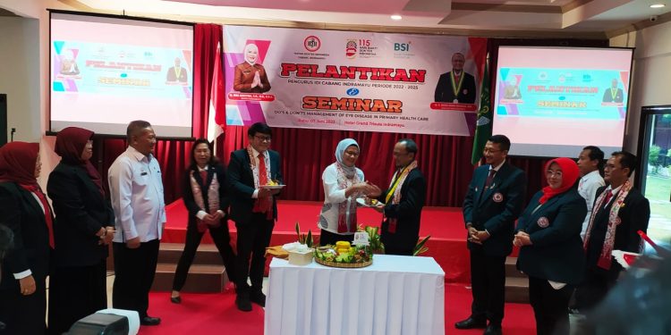 Pengurus IDI Cabang Indramayu di Lantik, Bupati Nina Agustina Ajak IDI Tingkatkan Kualitas Kesehatan Masyarakat