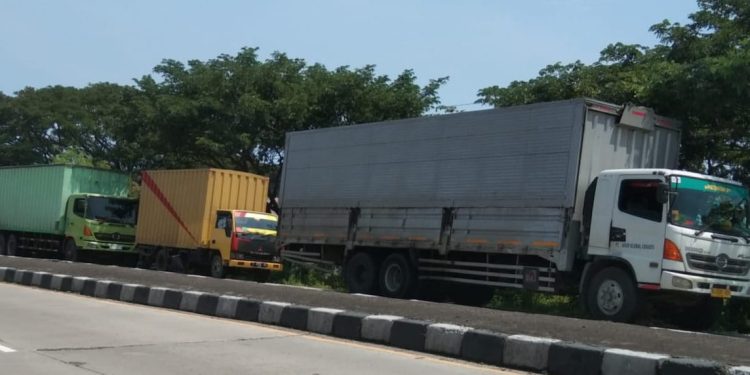Dinas Perhubungan Siasati Truk angkut barang .