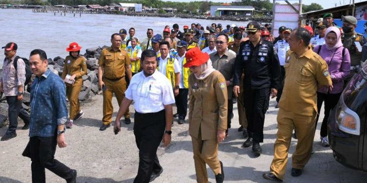 Anggota Komisi V DPR RI Tinjau Insfrastruktur di Indramayu