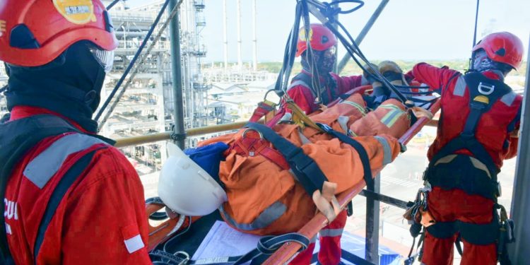 Tingkatkan Respon Tanggap Darurat HSSE RU VI Gelar Rescue Drill