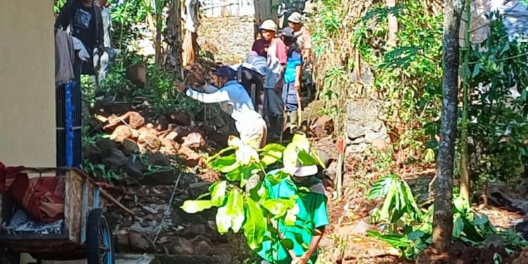Tingkatkan Infrastruktur Desa, Pemdes Panongan Lor Bangun Saluran Irigasi