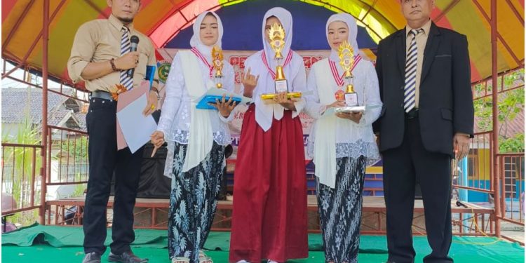 Siswa/i Kelas VI SDN 3 Wirakanan Lulus 100 Persen