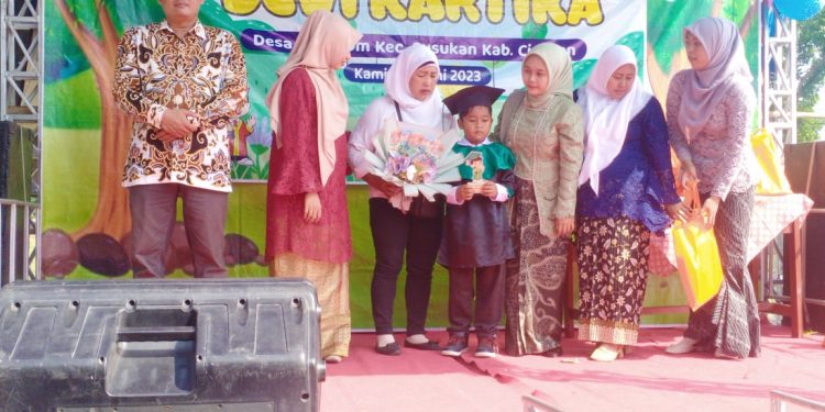 Meriah, Kober Dewi Kartika Dusun Lempong Gelar Wisuda Angkatan Ke 3 Dan Dihadiri Kuwu Desa Jatianon