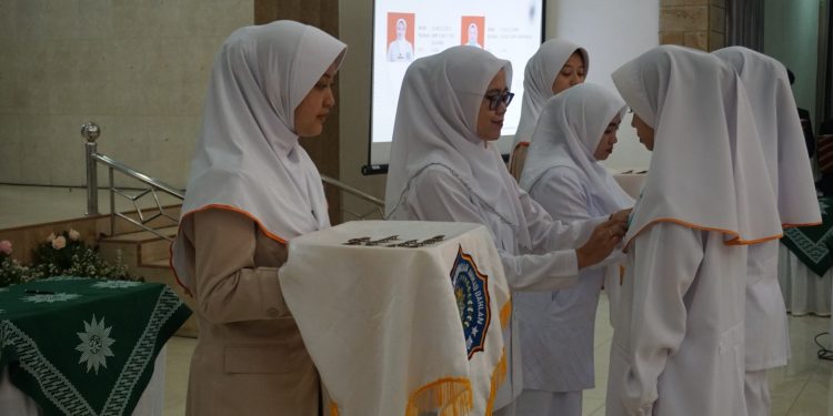 54 Mahasiswa STIKes Ahmad Dahlan Cirebon Siap Mengabdi Ke Masyarakat.