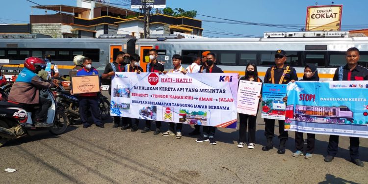 Daop 3 Cirebon Sosialisasikan Keselamatan di Perlintasan Sebidang di Indramayu