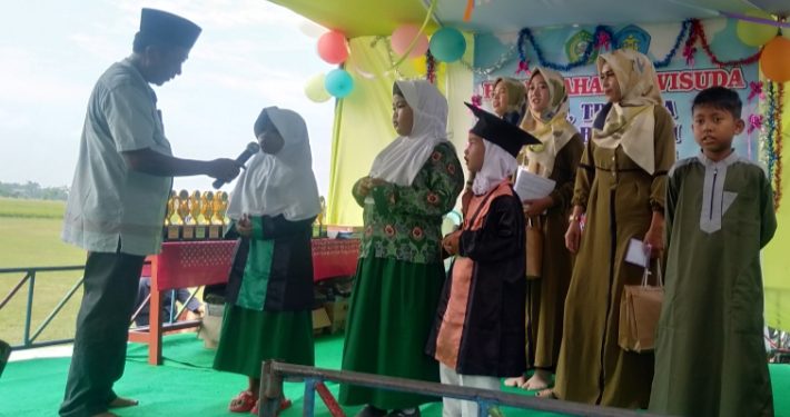 Kuwu Sukarman Hadiri Perpisahan dan Wisuda KB, TPQ DTA AL- Barokah Tahun Ajaran 2022 – 2023  