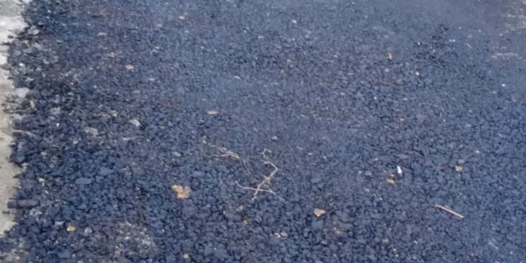 Sentil Pemdes Jatianom, Warga Dusun Lempong Aspal Jalan Gang Tanpa Ada Bantuan Pemerintah