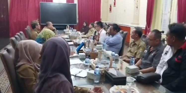 Drs H.ImronM.Ag Bupati Cirebon Diminta Tindak Penyimpangan Sistem Pemagang 