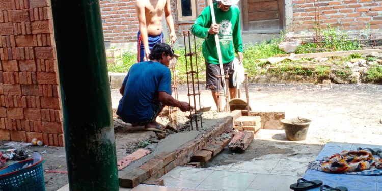 Upayakan Miliki Kantor, Peletakan Batu Pertama Pembangunan Kantor Redaksi Media Cetak Dan Online Global Expose TV Berjalan Lancar