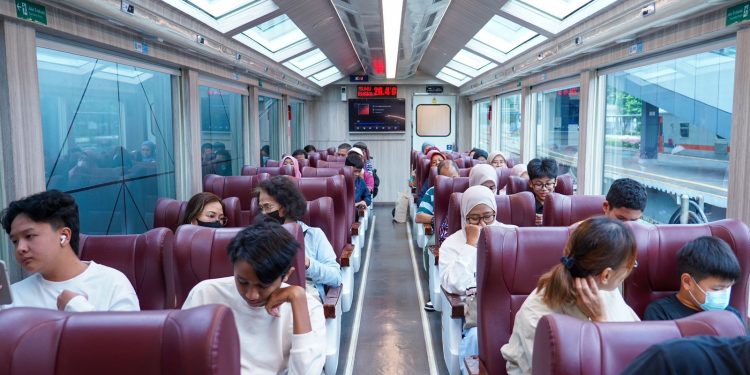 Naik Kereta Api Lebih Mudah dengan Layanan Rombongan