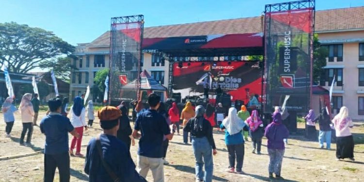 Semarak Dies Natalis ke-41 Unwir Indramayu, Ratusan Peserta Ikut Senam Jumba