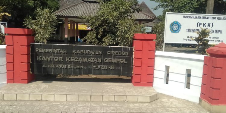 Luar Biasa, Untuk Bertemu Camat Gempol Harus Melalui Ajudannya