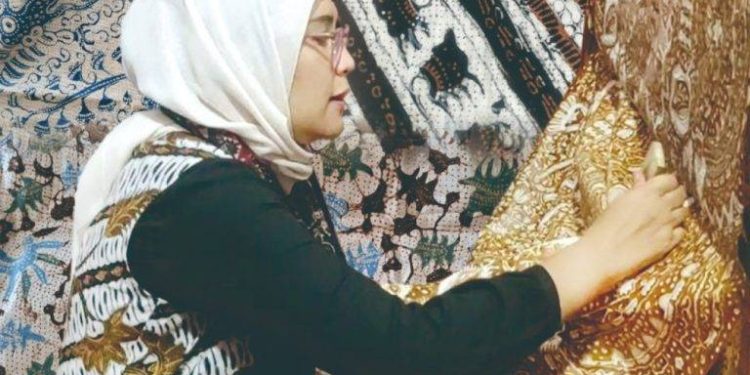 Bupati Indramayu Siapkan Batik Tulis Complongan