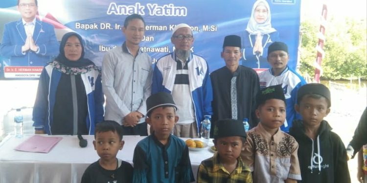 Puluhan Anak Yatim di Kertawinangun Kandanghaur Terima Santunan