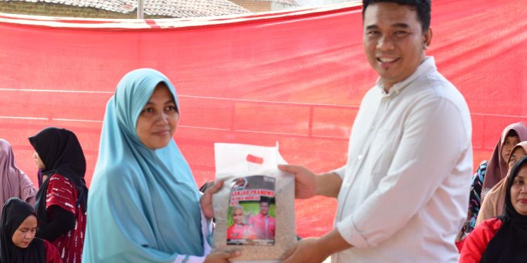 Ketum DPP MSP Bersama Ganjar Pranowo Sebar Beni Padi Unggul di Kabupaten Cirebon