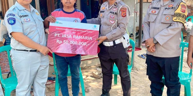 Gercep, Jasa Raharja Perwakilan dan Unit Laka Lantas Polres Indramayu Serahkan Santunan Pada Korban Laka lantas