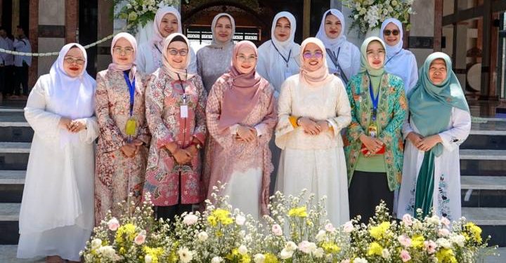 Didampingi Kepala Dinas PUPR Bupati Indramayu Hadiri Peresmian Masjid